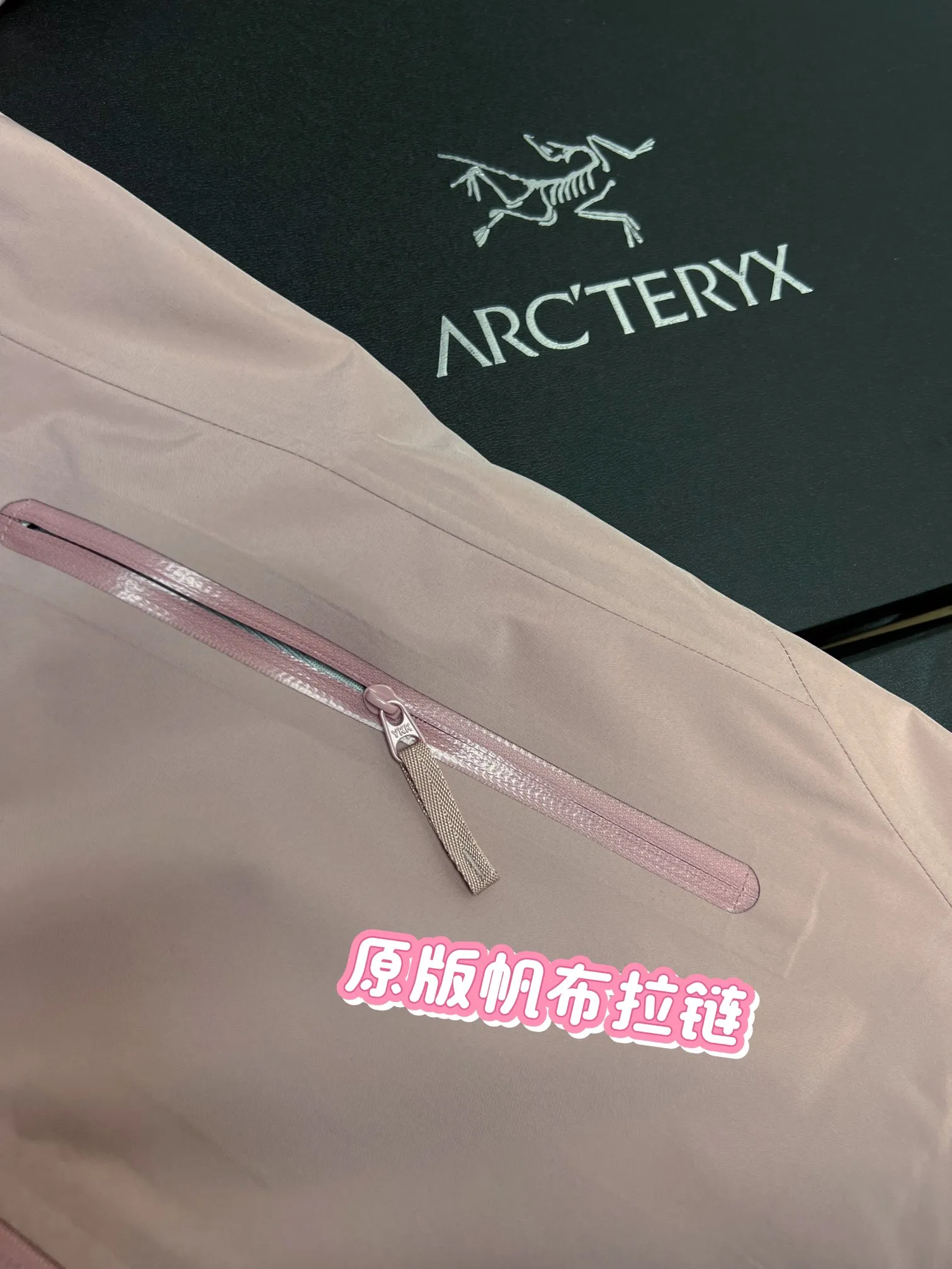 ARC‘TERYX BETA LT GORE-TEX Jacket-Men's Yb 3D ， Tri-Durance ， ） Factory 📃 🔍 ， YKK ， ， ， 。 Beta LT ， 。 bluesign@ N 13LGORE-TEX ， Wear-Resistant， 、 Breathable， 。 Storm Hood™ ， Water Tight™ ， ， ， 。 ，VISLON ， Velcro ， Zip-in， ARC TERYX BETA： 。 LT ： ， Wear-Resistant。 GORE-TEX： 、 、Breathable 。 BRTA LT Arc’teryx ， ， ， 。 ：Black Retro Size：S/M/L/XL/XXL ： 81 83 86 88 90 ：117 122 128 132 136 ： 59 61 64 66 68 ： 53 55 58 60 62 S 80-120 M 110-150 L 140-170 XL 160 XXL 180 os ～